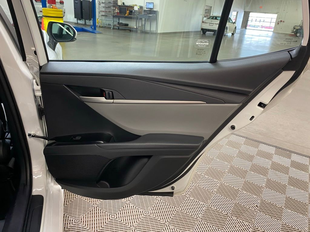 Used 2025 Toyota Camry LE w/ Convenience Package image 39