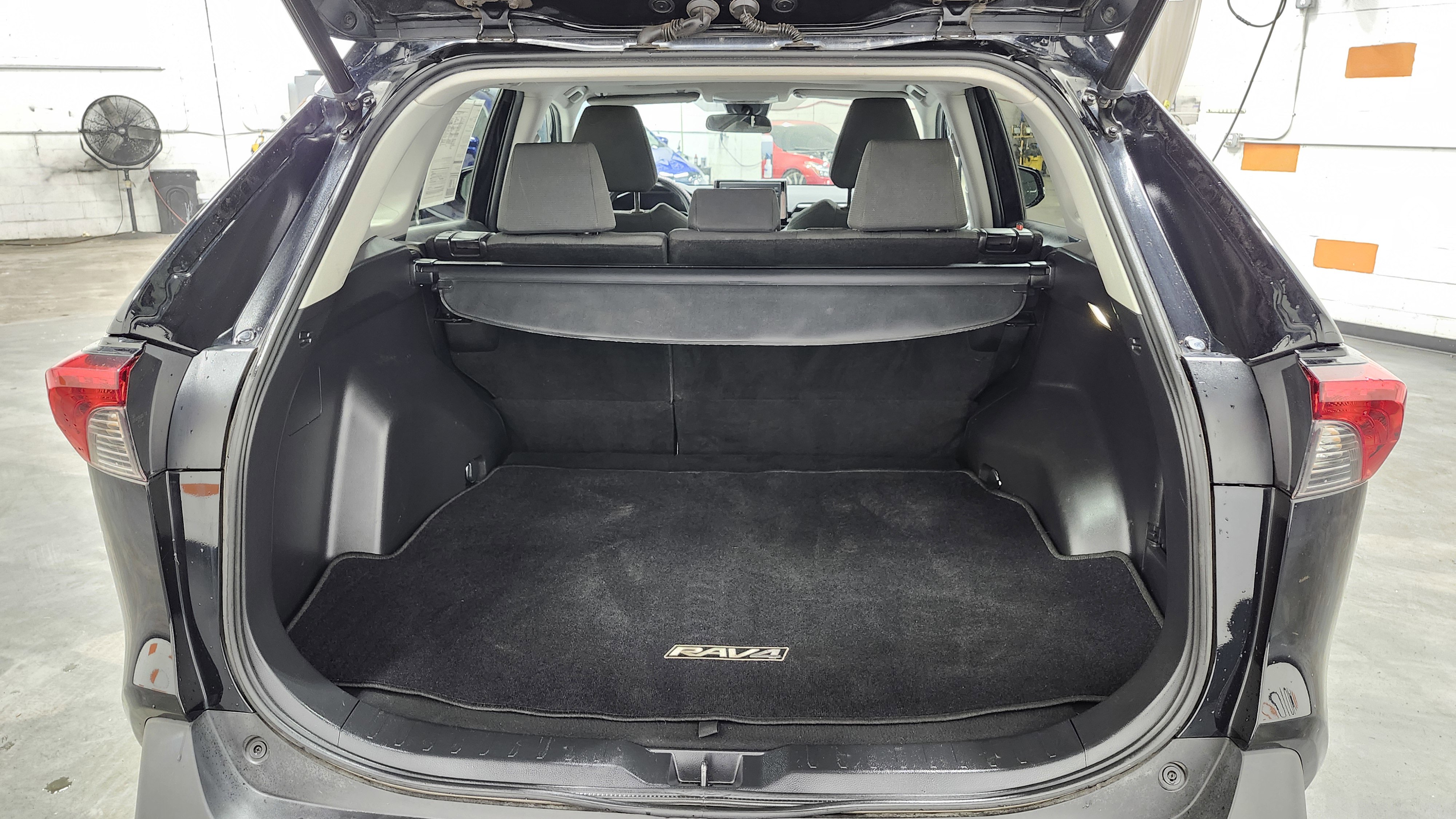 Used 2022 Toyota RAV4 XLE w/ Convenience Package image 23