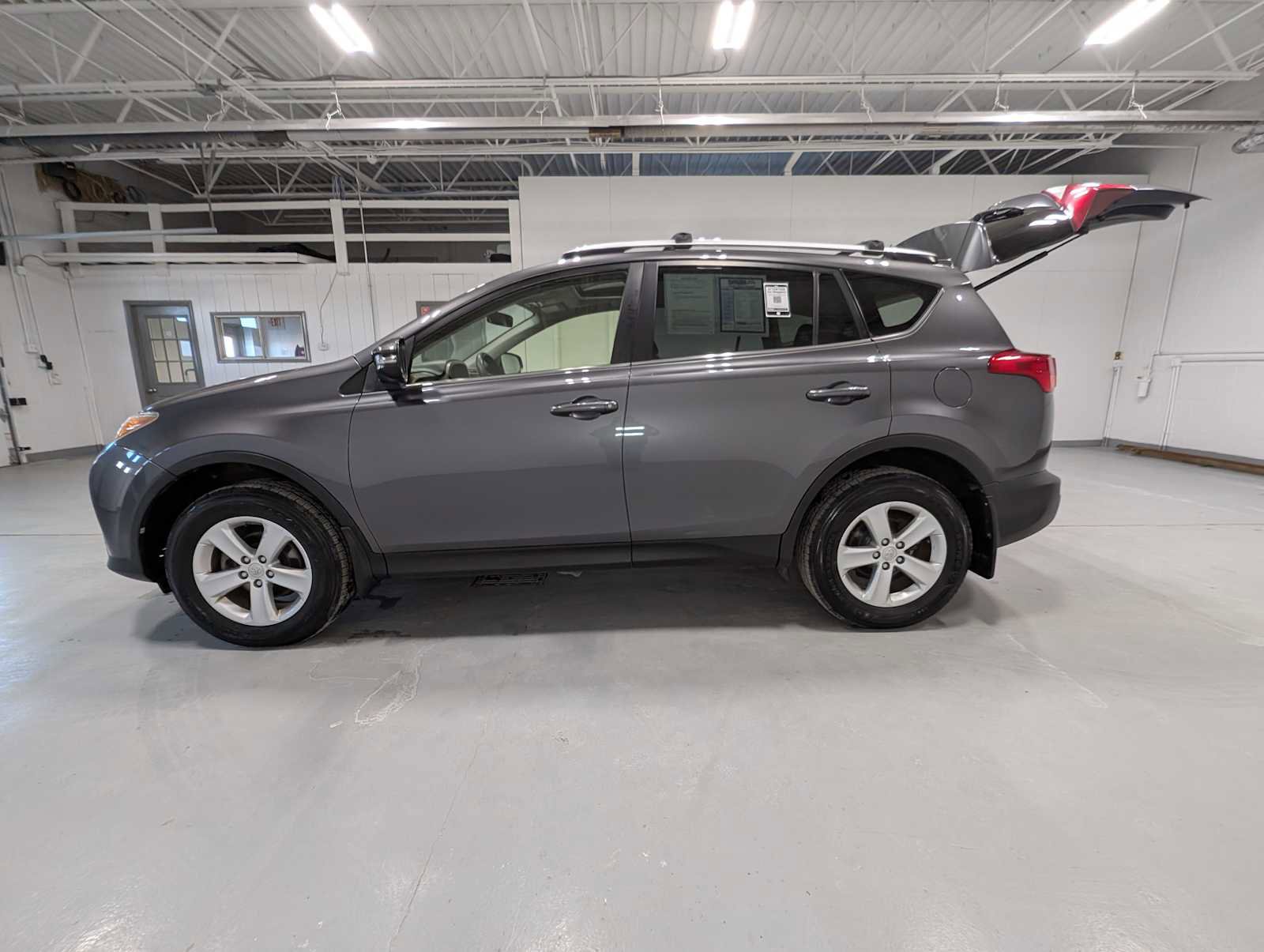 Used 2013 Toyota RAV4 XLE image 12
