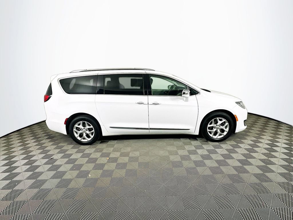 Certified 2020 Chrysler Pacifica Limited image 11
