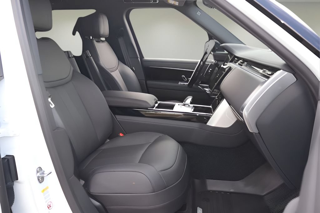 New 2026 Land Rover Range Rover Long Wheelbase SE AWD/4WD image 17