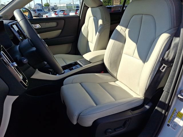 Certified 2024 Volvo XC40 B5 Ultimate w/ Protection Package Premier AWD/4WD image 14