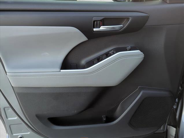 Certified 2026 Toyota Highlander XLE image 7