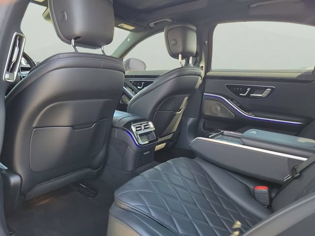 Used 2022 Mercedes-Benz S 580 4MATIC Sedan w/ AMG Line Package image 14