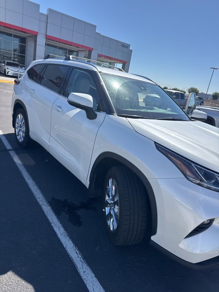 Certified 2021 Toyota Highlander Limited image 4