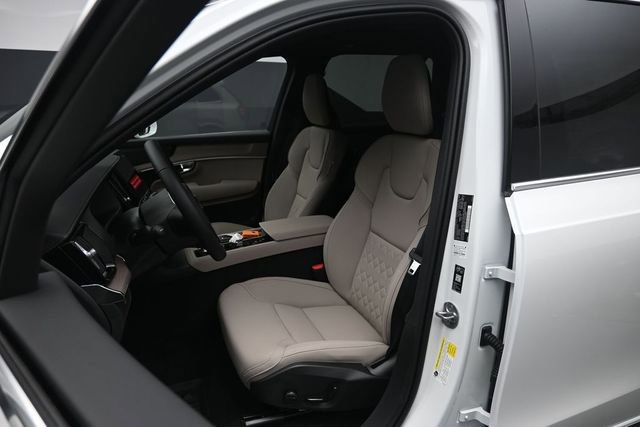 Used 2026 Volvo XC90 B6 Plus w/ Protection Package Premier AWD/4WD image 14