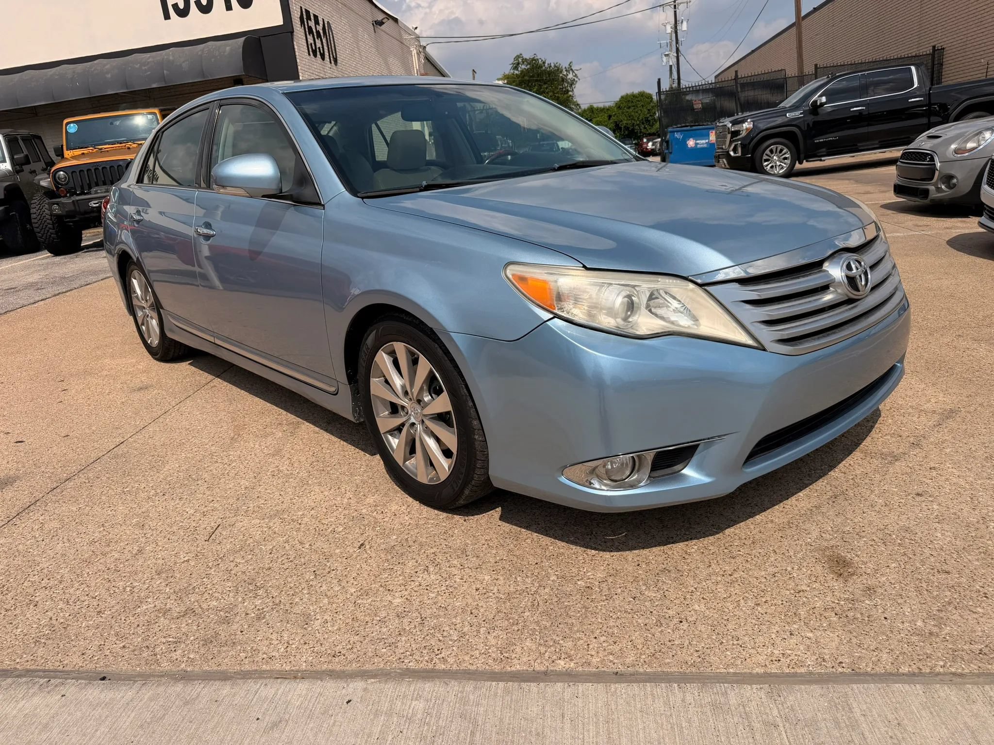 Used 2012 Toyota Avalon Limited FWD image 7