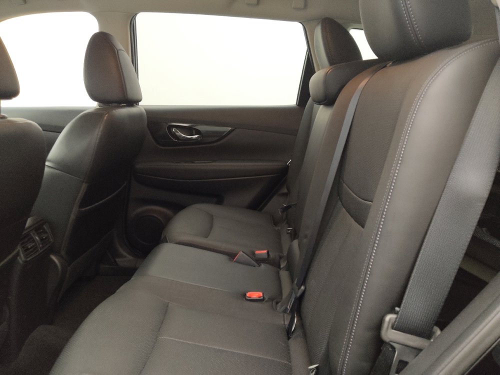 Used 2017 Nissan Rogue SL image 18