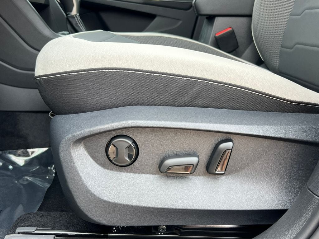 New 2026 Volkswagen Taos SE AWD/4WD image 10