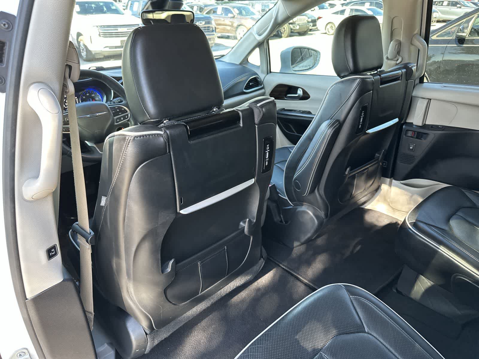 Used 2022 Chrysler Pacifica Limited w/ Uconnect Theater Family Group AWD/4WD image 16