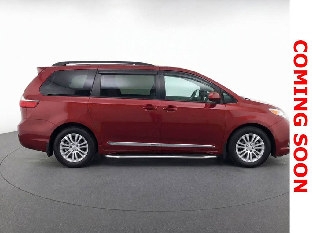 Used 2013 Toyota Sienna XLE image 10