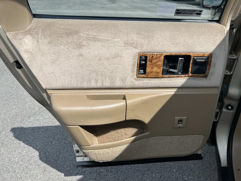 Used 1993 Chevrolet Caprice Classic RWD image 24