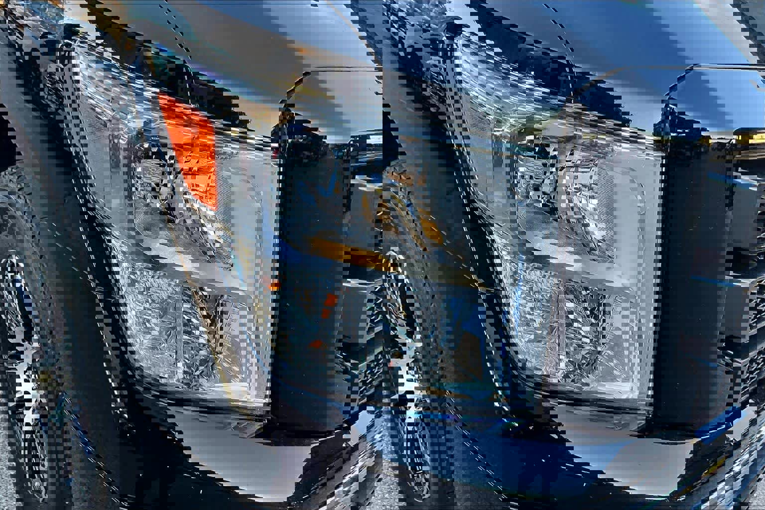 Used 2022 Nissan Titan SV image 26