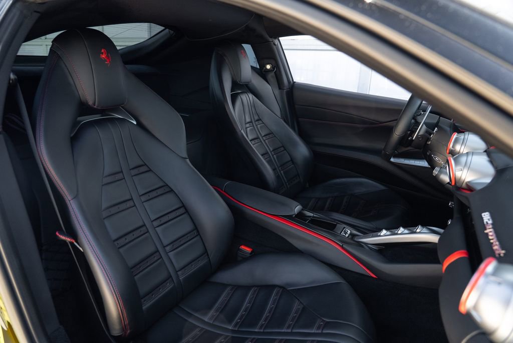 Used 2018 Ferrari 812 Superfast RWD image 32