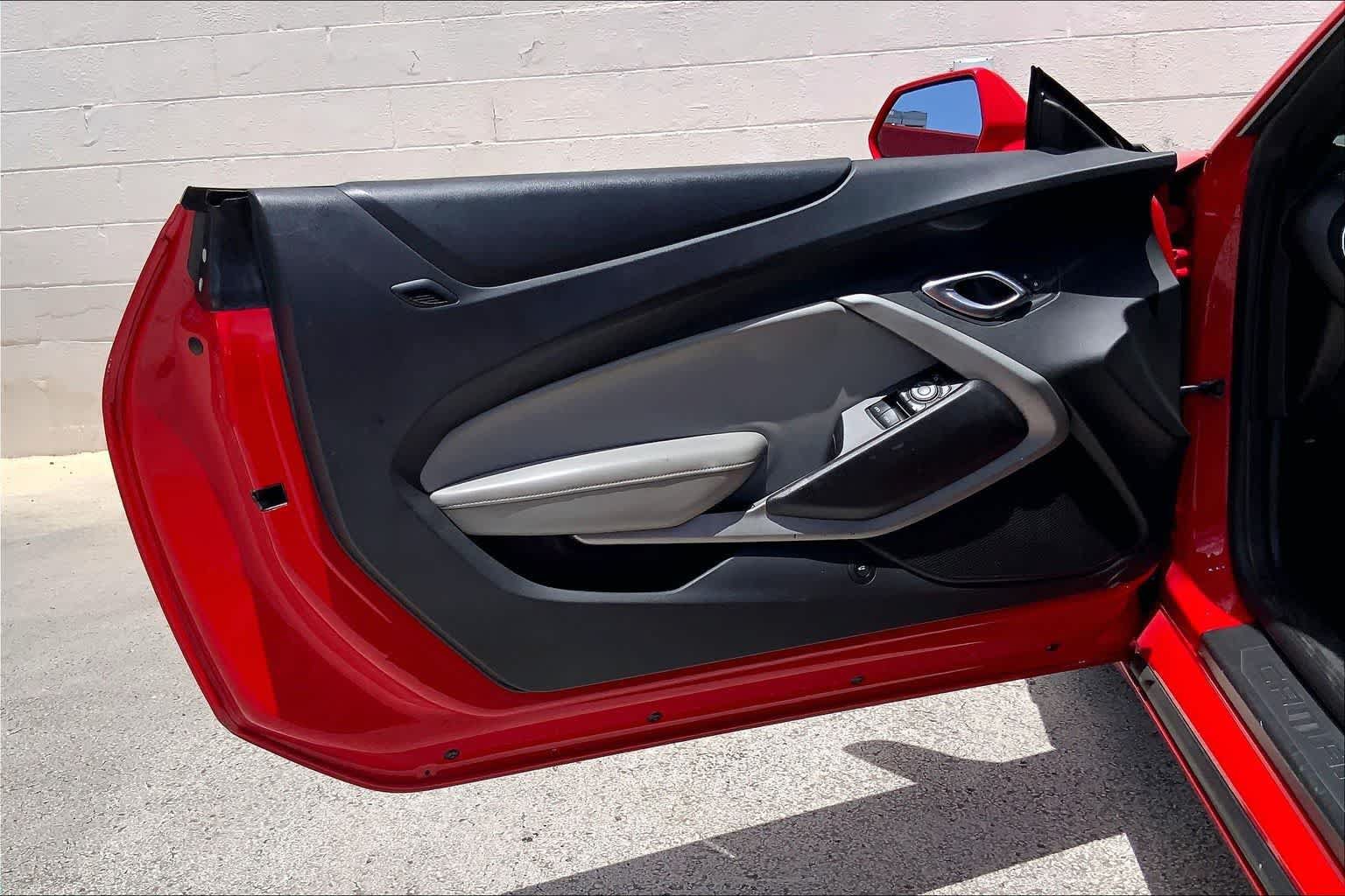 Used 2018 Chevrolet Camaro SS RWD image 26