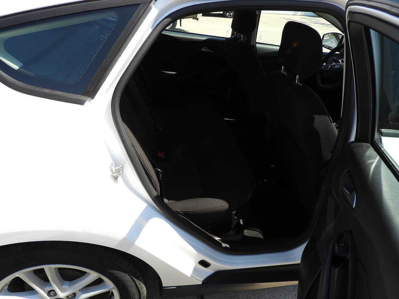 Used 2018 Ford Focus SE FWD image 28