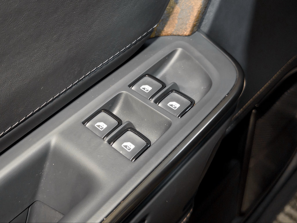 Used 2026 Rivian R1T Premium Quad AWD/4WD image 7