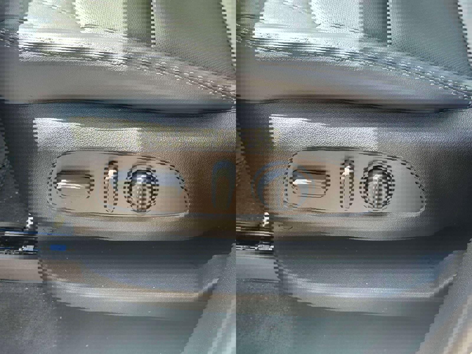 Used 2022 Buick Enclave Essence w/ Experience Buick Package image 21