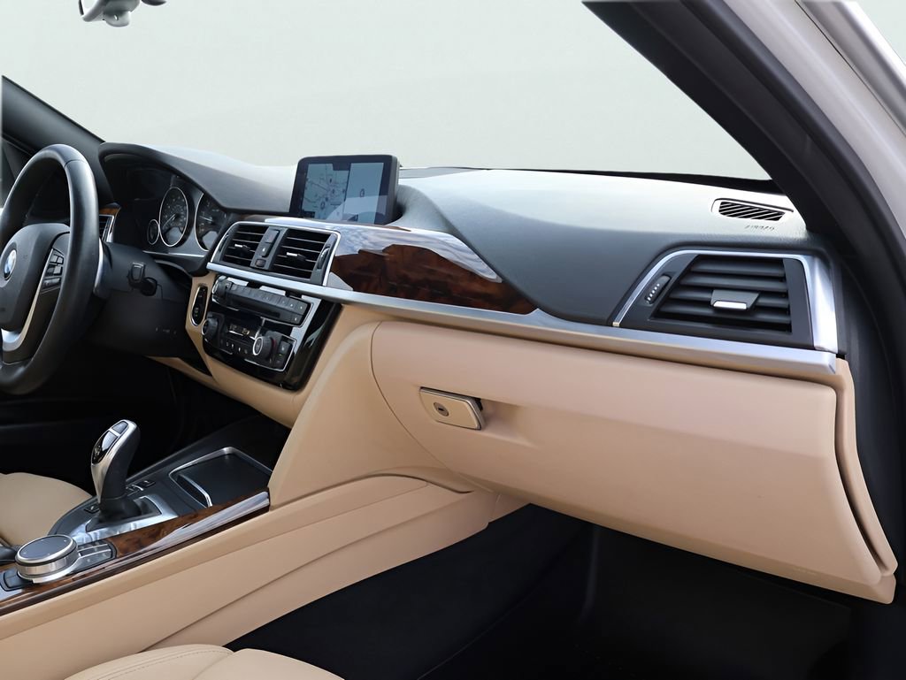 Used 2017 BMW 330i xDrive Sedan image 32