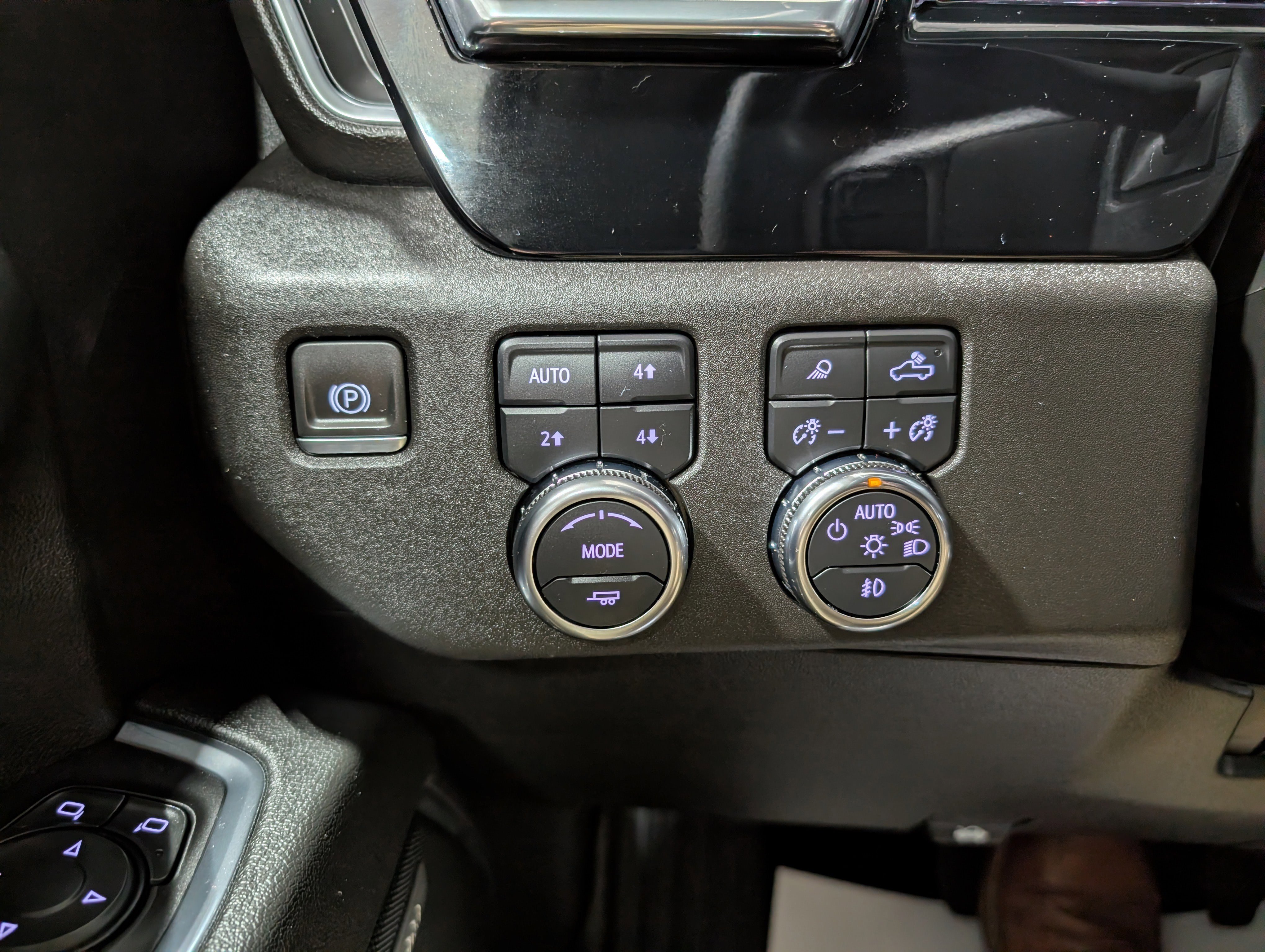 Used 2024 GMC Sierra 3500 SLT w/ SLT Convenience Package image 22