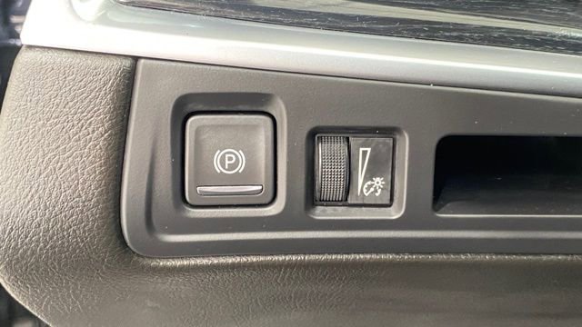 Used 2025 Cadillac XT5 Premium Luxury image 35