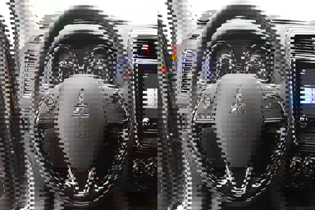 Used 2025 Mitsubishi Outlander Sport AWD image 16