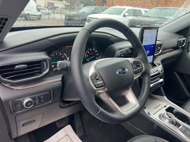 Certified 2022 Ford Explorer Limited w/ Limited Technology Package image 7