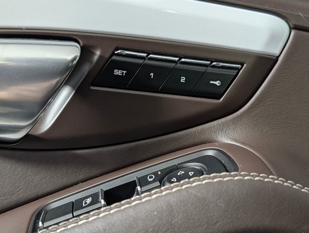 Used 2015 Porsche 911 Turbo image 24