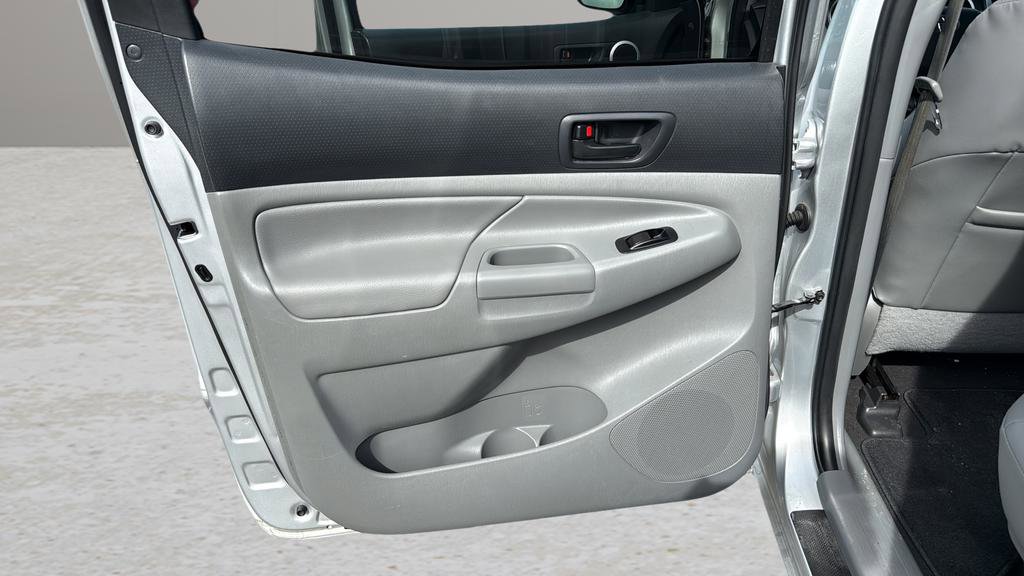 Used 2013 Toyota Tacoma 4x4 Double Cab w/ Limited Pkg image 13