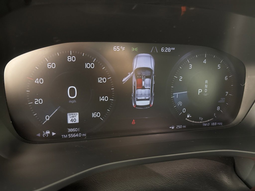 Used 2019 Volvo XC40 T5 R-Design image 23