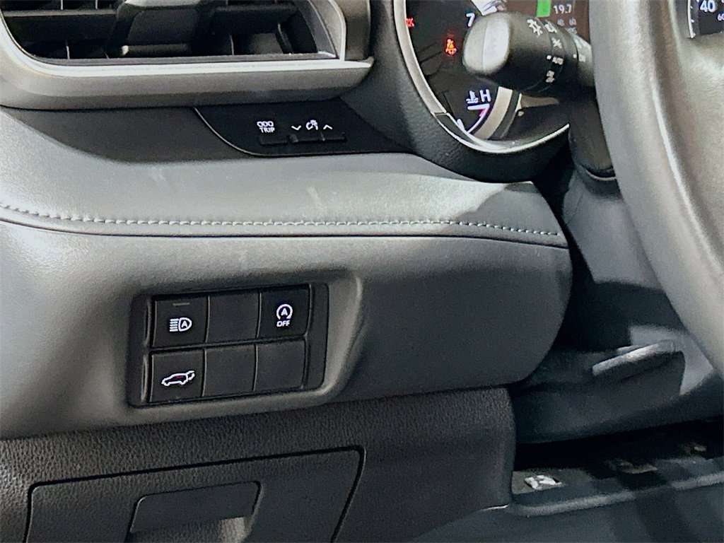 Used 2024 Toyota Highlander XLE image 8