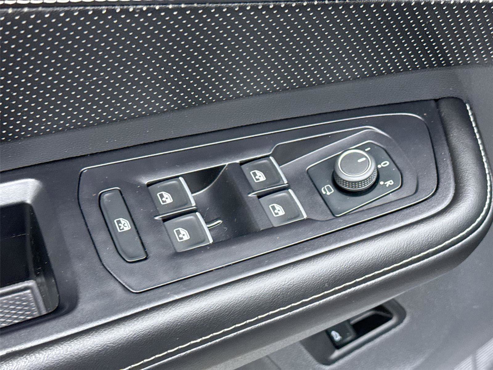 Used 2024 Volkswagen Atlas SEL Premium R-Line image 12