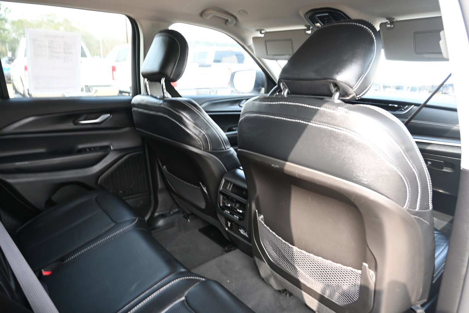 Used 2023 Jeep Grand Cherokee Laredo w/ Luxury Tech Group I image 23