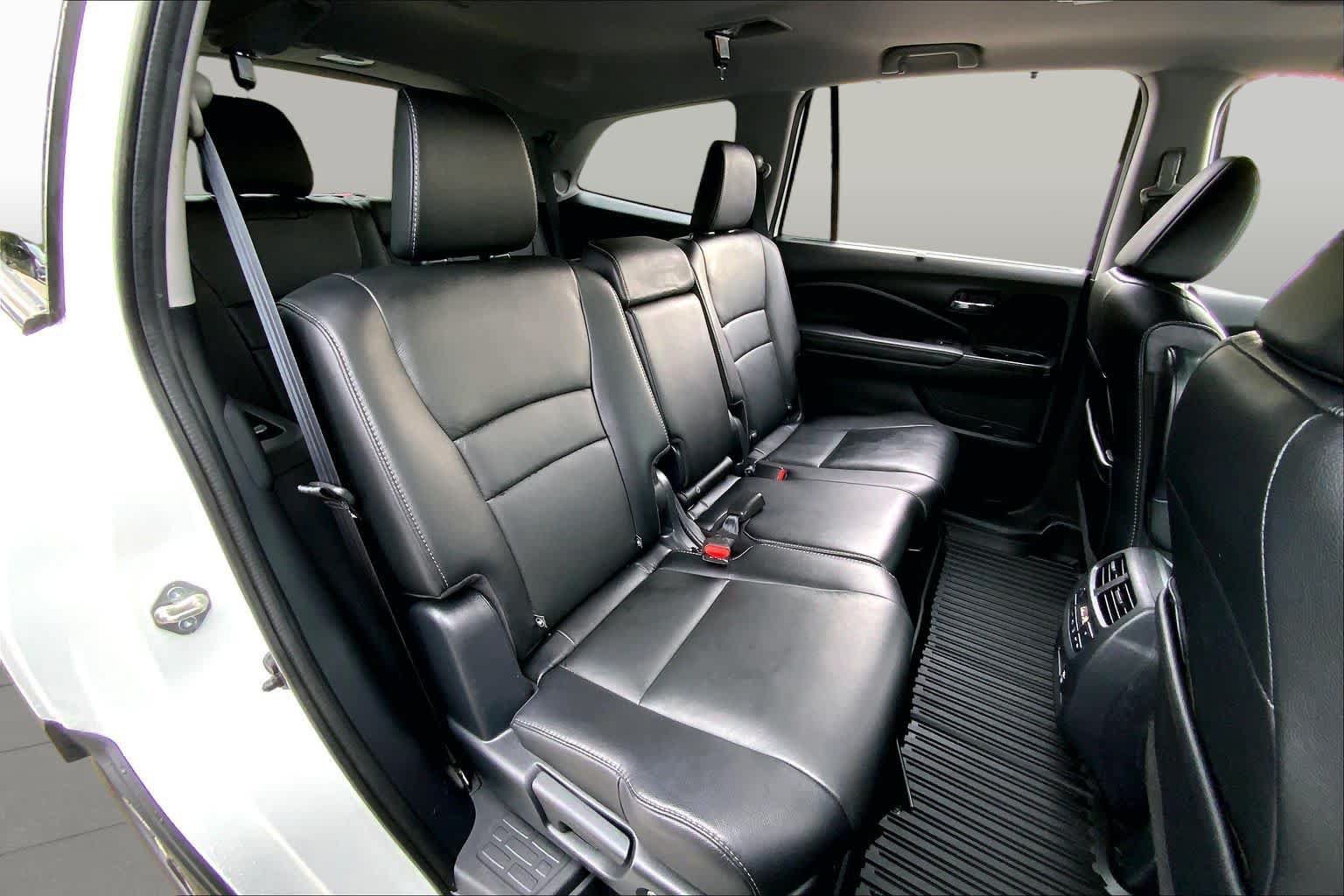 Certified 2020 Honda Pilot Touring image 20