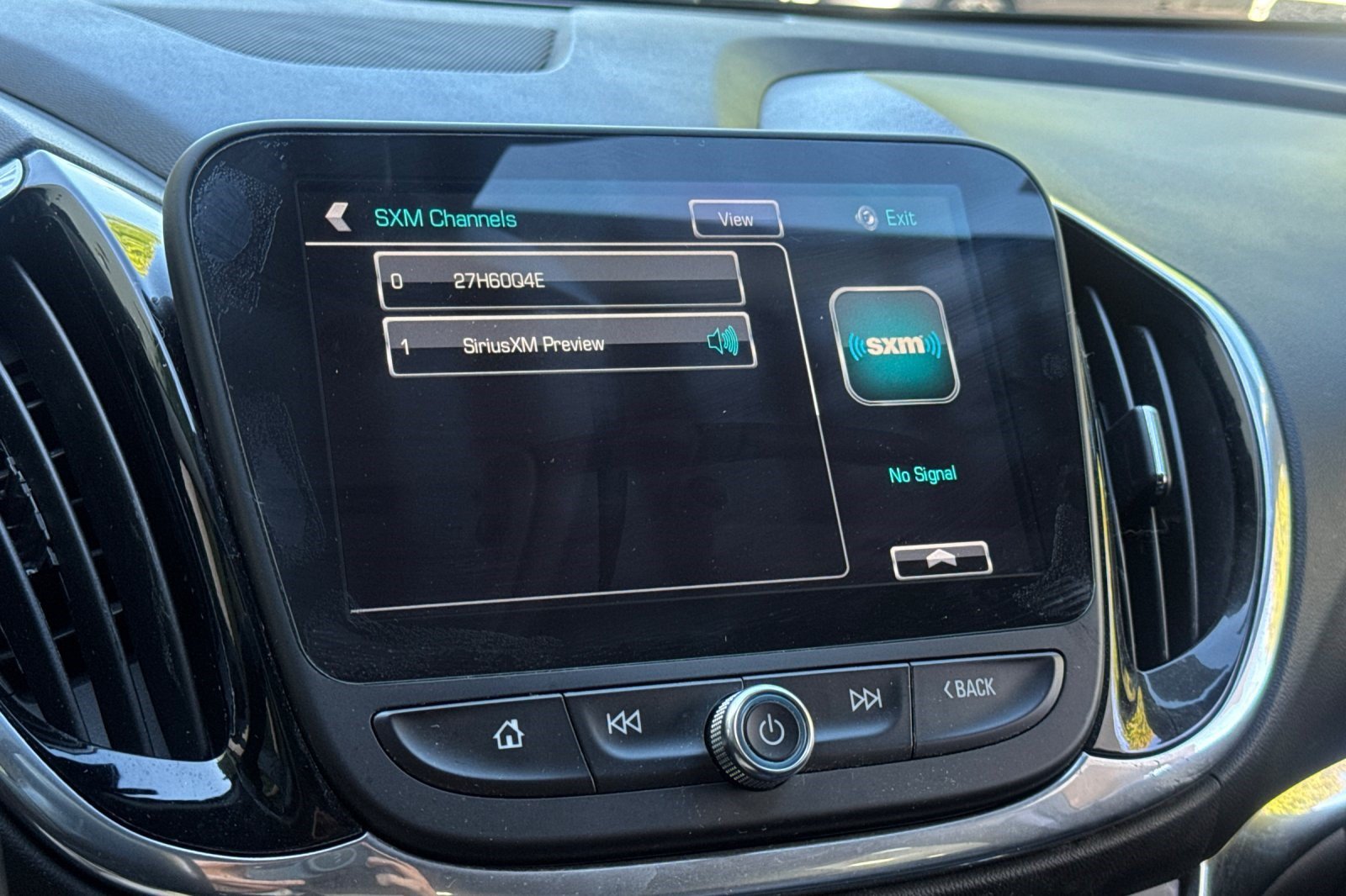 Used 2018 Chevrolet Volt Premier w/ Driver Confidence Package FWD image 21