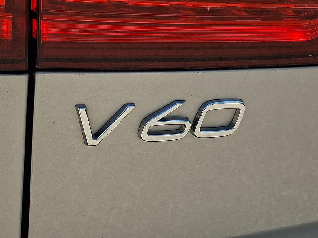 Used 2025 Volvo V60 B5 Cross Country Plus image 34