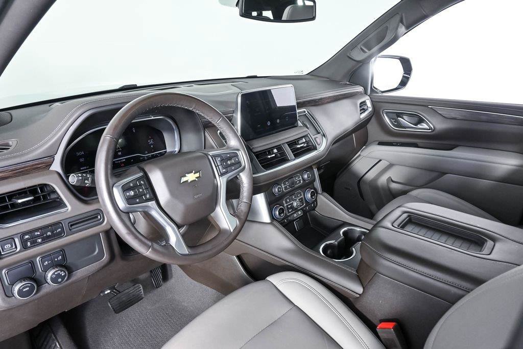 Used 2022 Chevrolet Suburban LT w/ LT Signature Plus Package RWD image 5