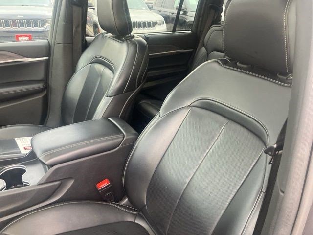 Certified 2024 Jeep Grand Cherokee L Limited w/ Luxury Tech Group II image 12
