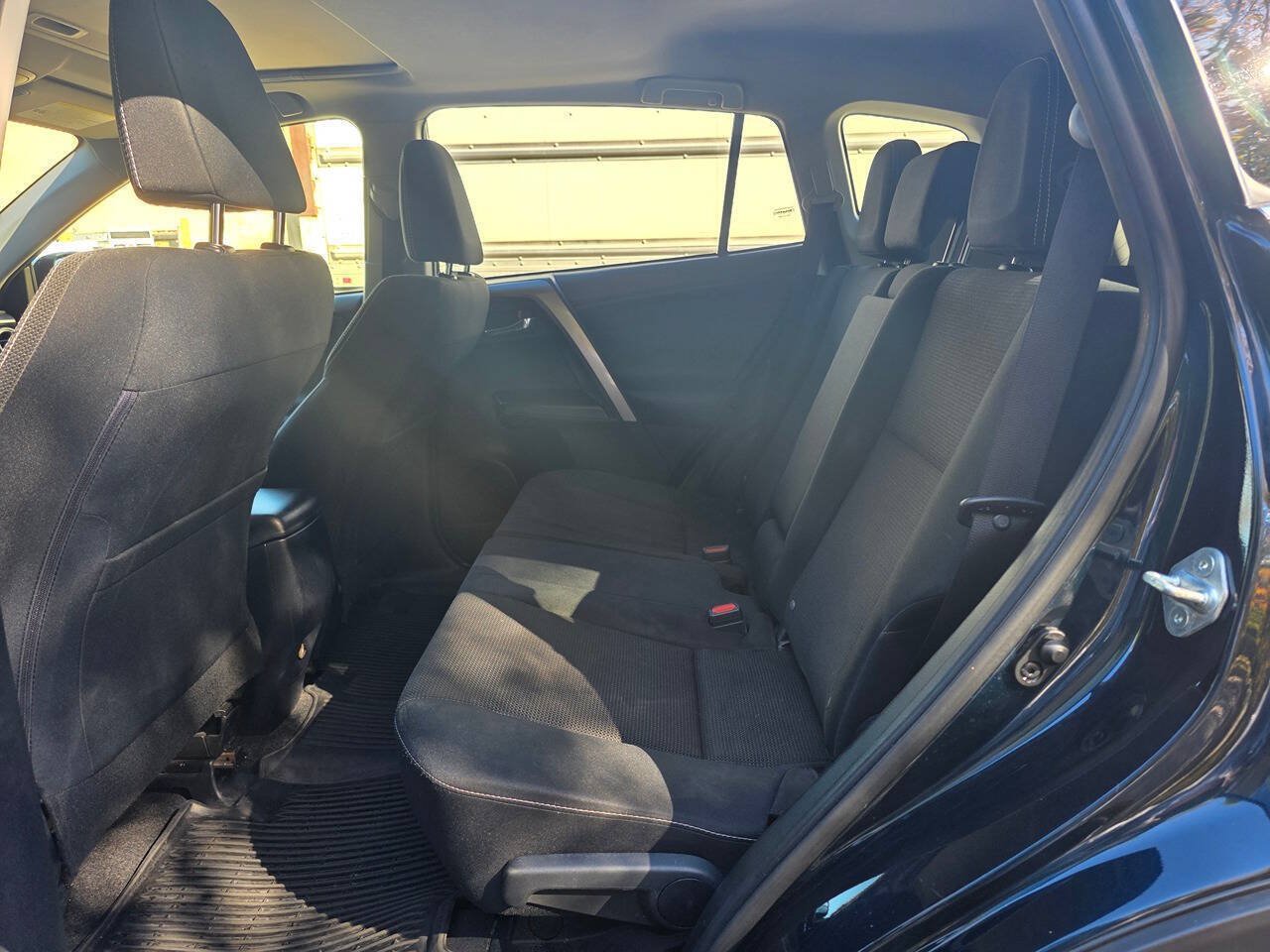 Used 2018 Toyota RAV4 XLE w/ Plus Extra Value Package AWD/4WD image 27