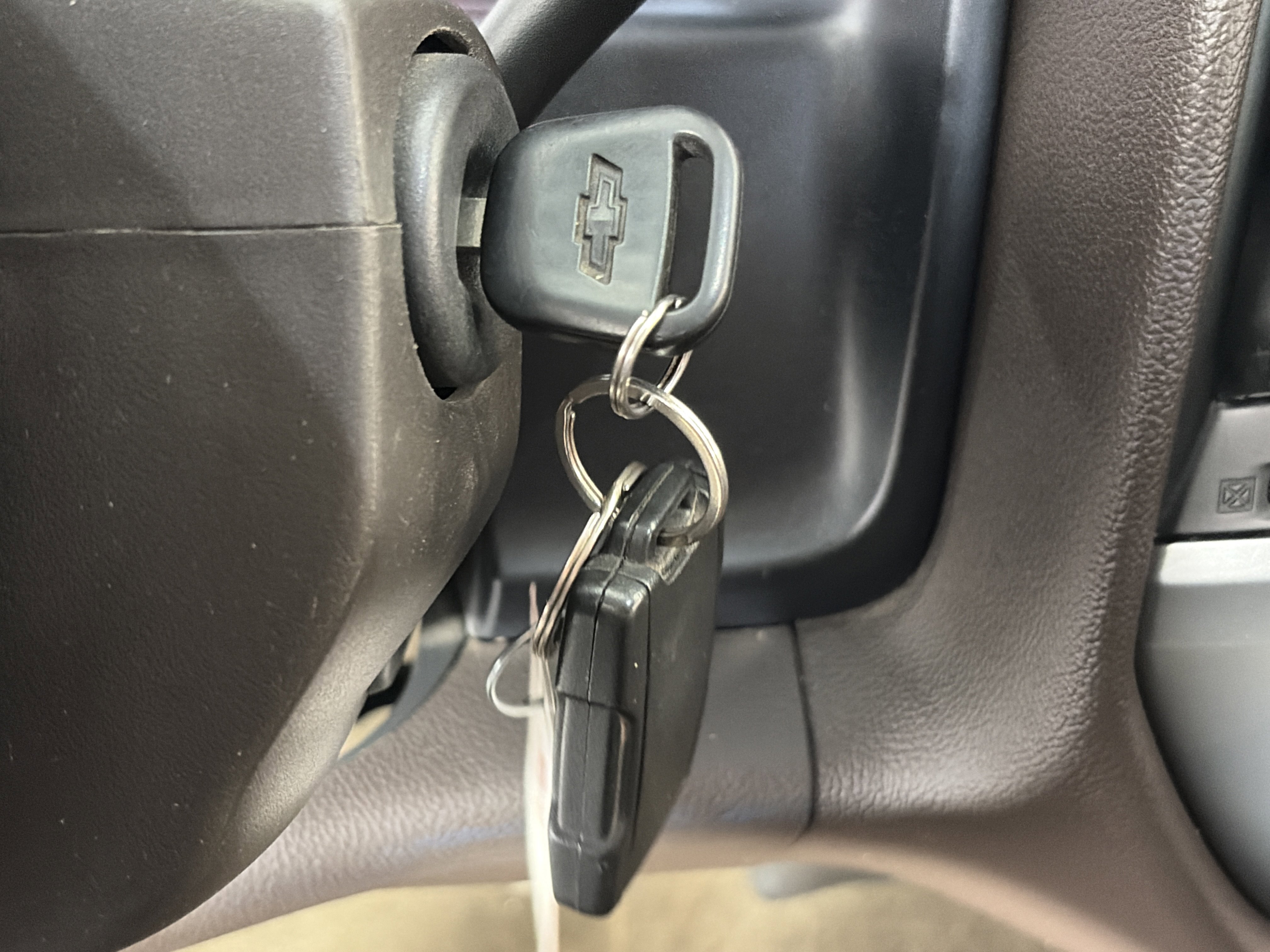 Used 2014 Chevrolet Silverado 1500 LT w/ LT Convenience Package AWD/4WD image 27