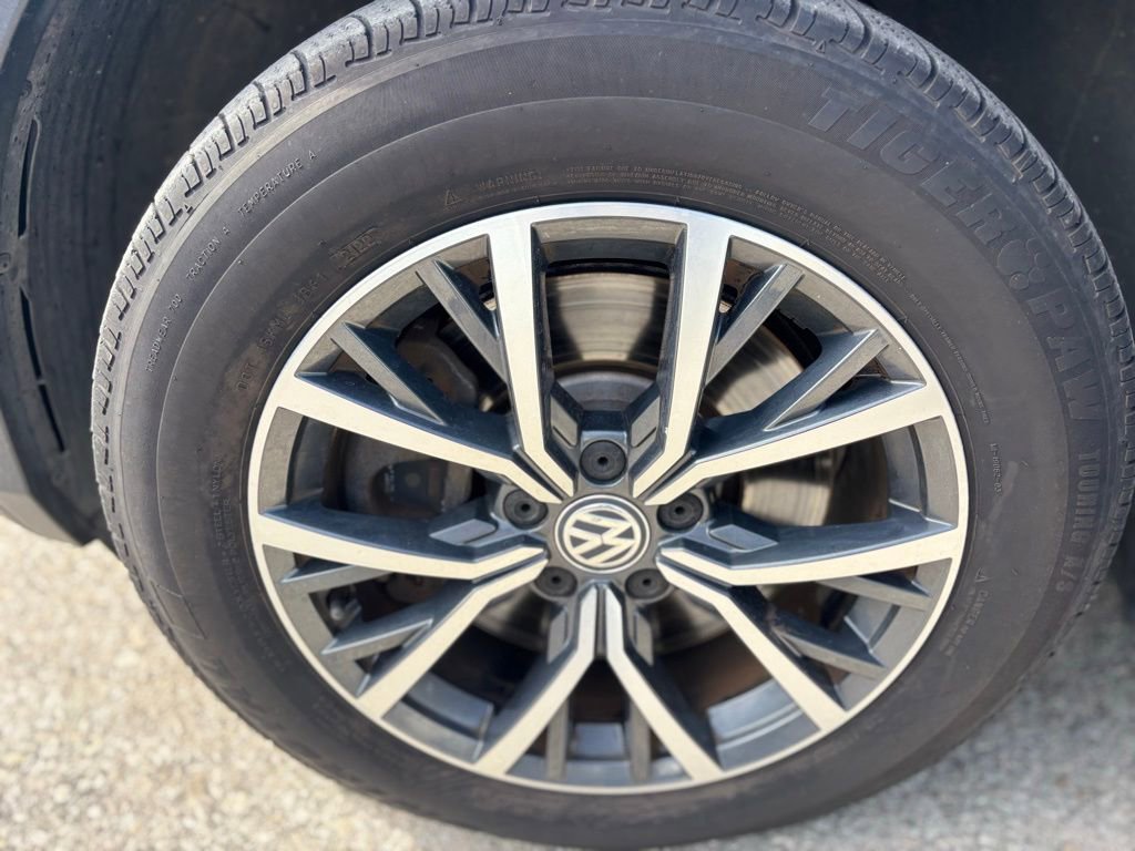 Used 2018 Volkswagen Tiguan SE w/ Panoramic Sunroof Package AWD/4WD image 25