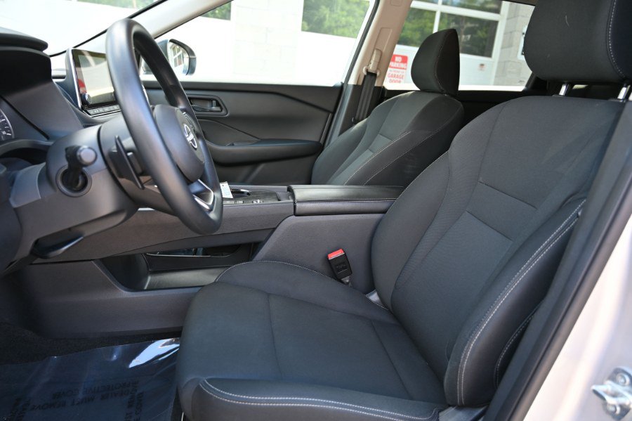 Used 2024 Nissan Rogue S FWD image 14