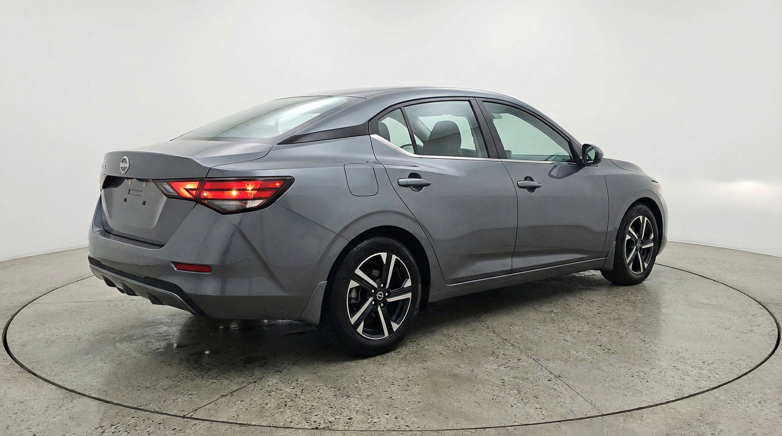 Used 2025 Nissan Sentra SV FWD image 9