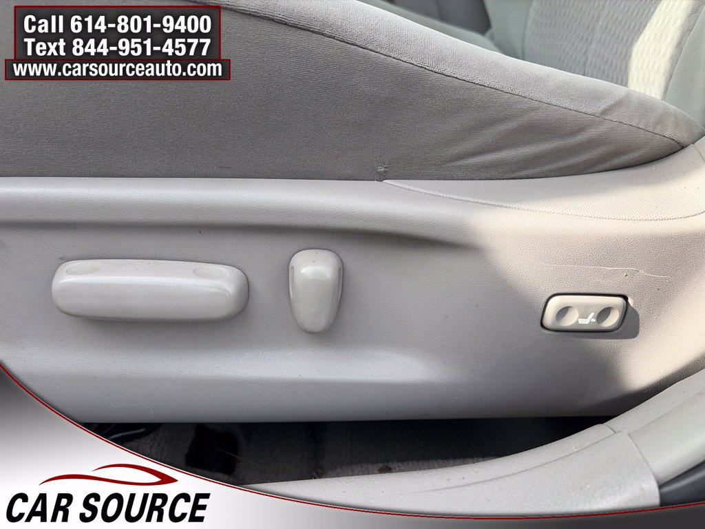 Used 2011 Toyota Camry LE FWD image 13