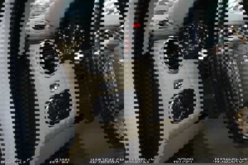 Used 2015 Land Rover LR4 HSE image 28