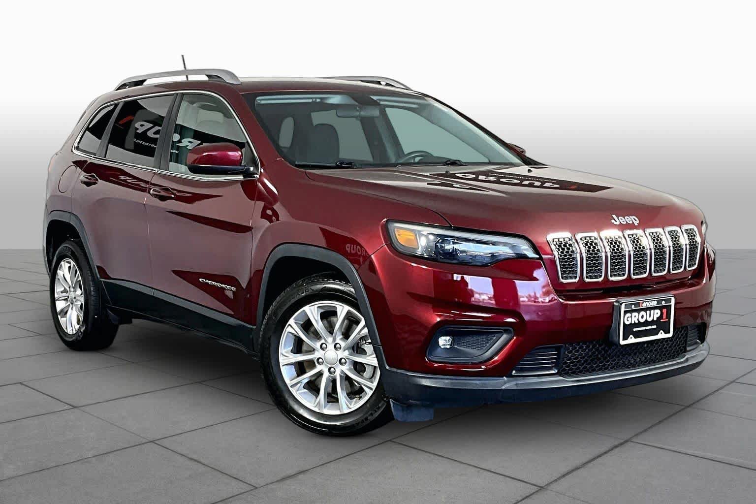 Used 2019 Jeep Cherokee Latitude w/ Popular Appearance Group FWD image 3