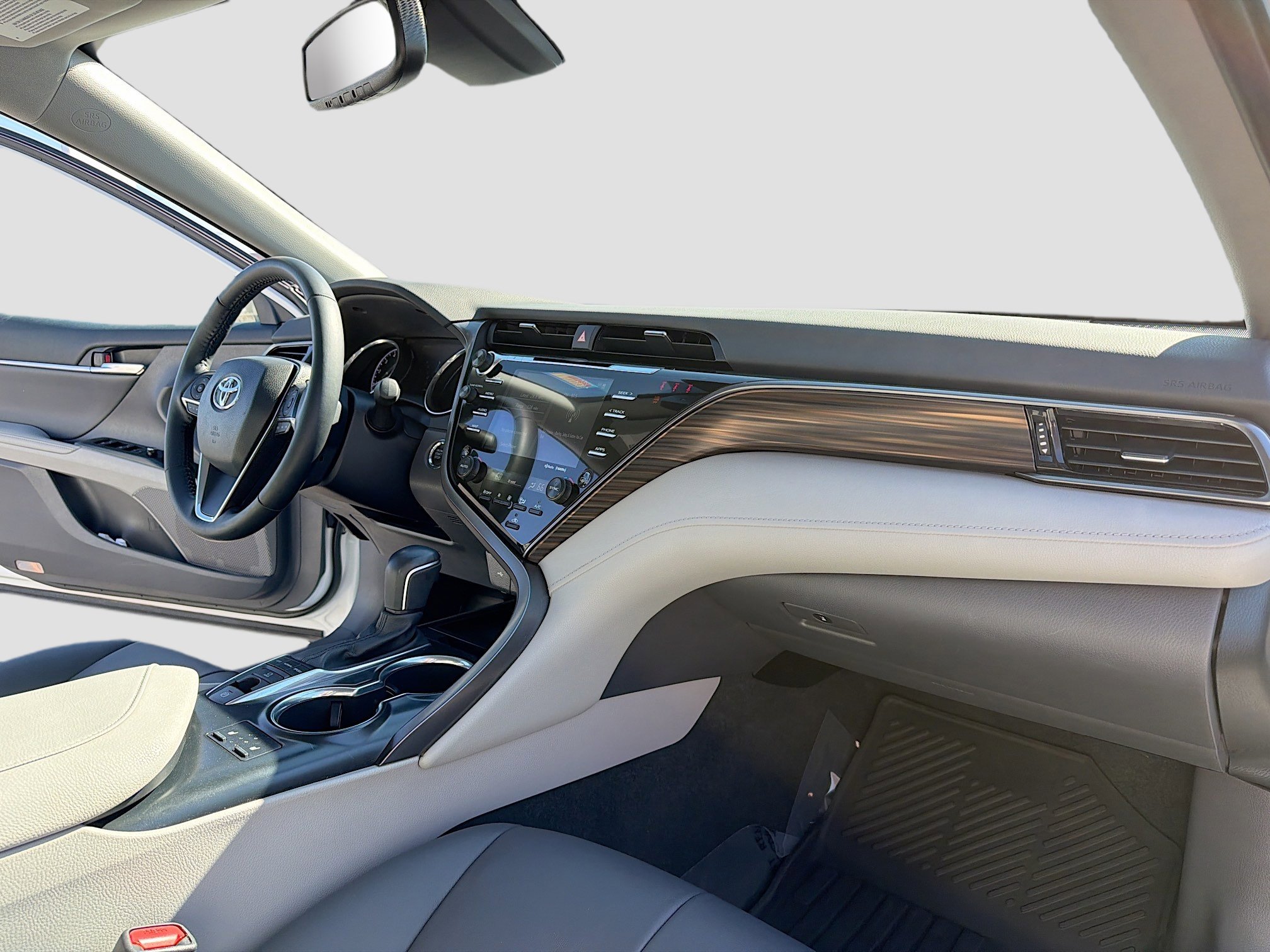 Used 2020 Toyota Camry XLE image 5