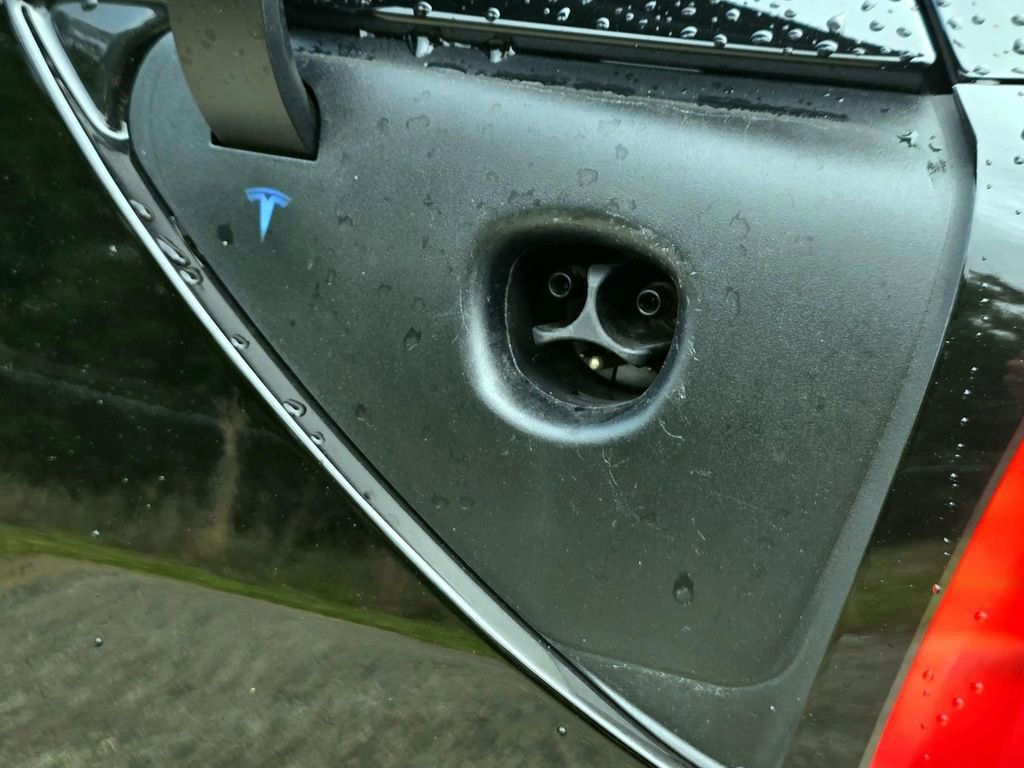 Used 2025 Tesla Model 3 image 25