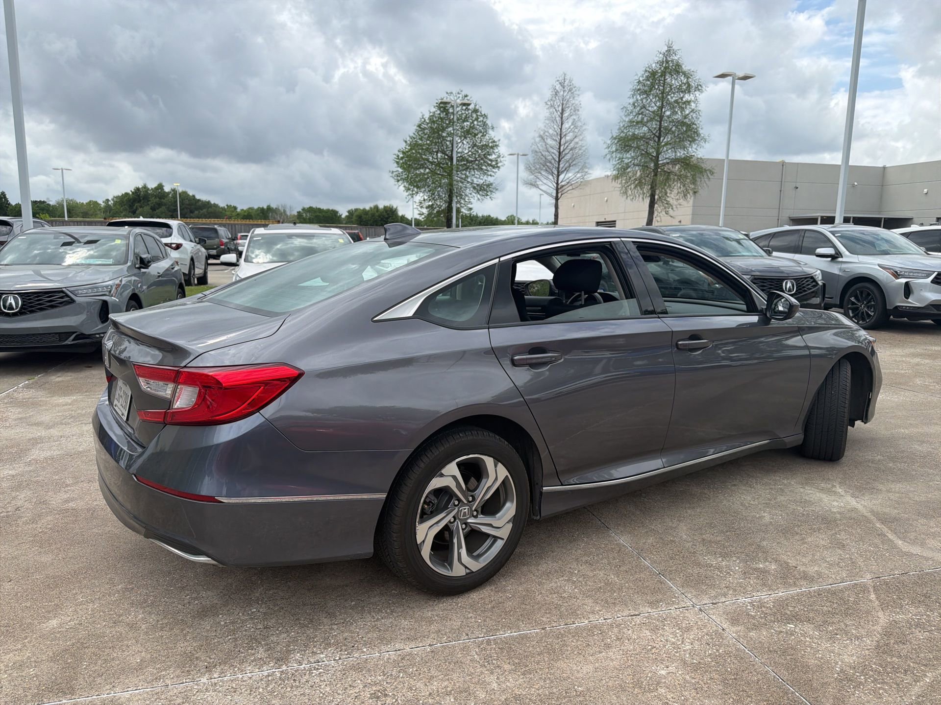 Used 2018 Honda Accord EX image 5