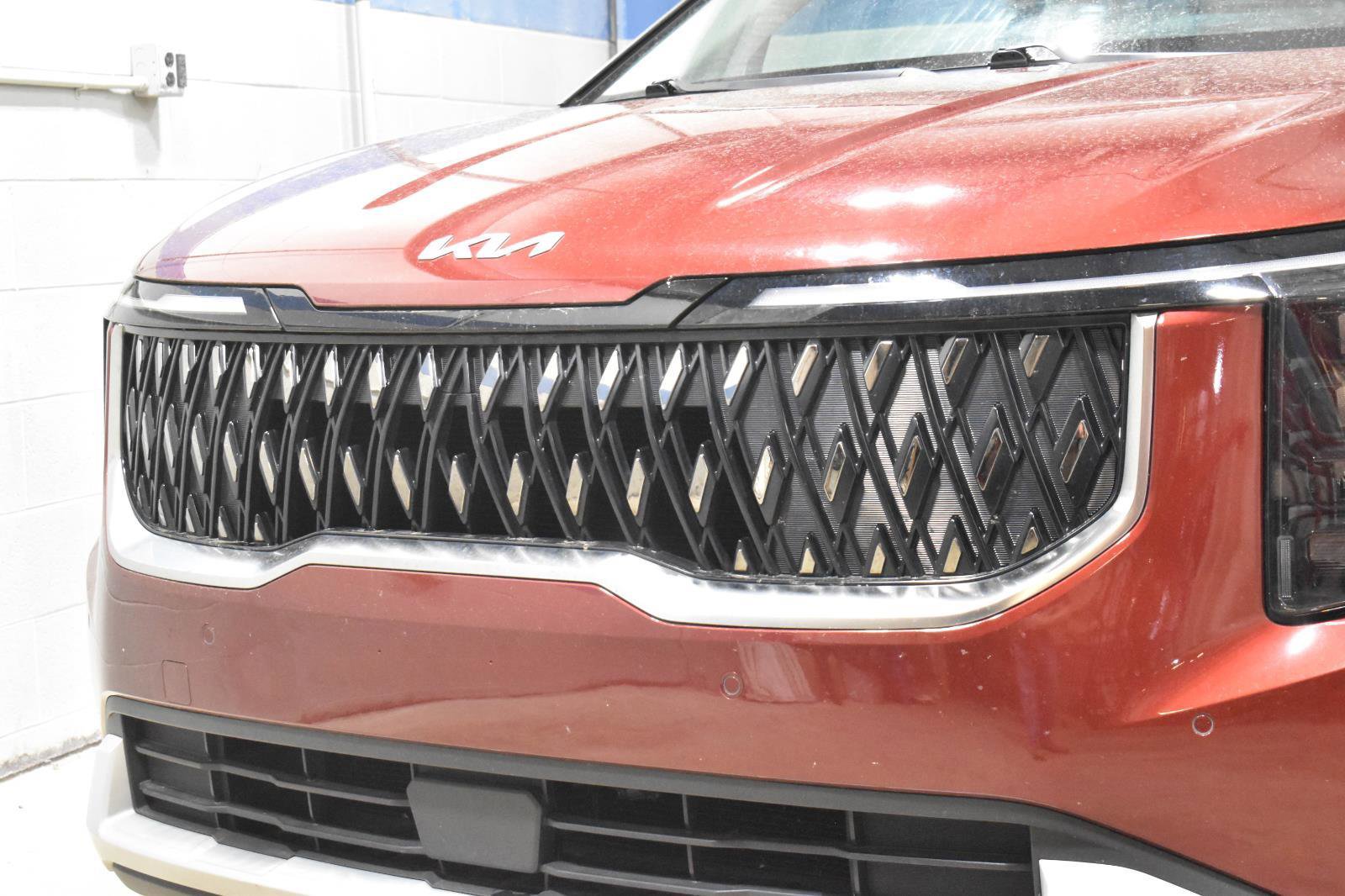 Used 2025 Kia Carnival FWD image 34